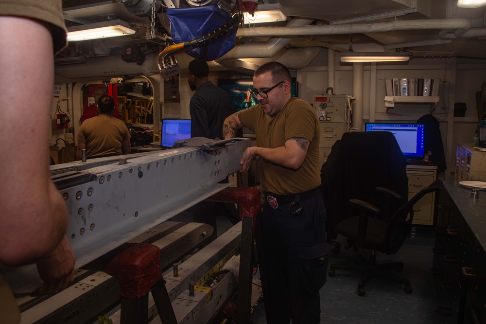 USS Carl Vinson (CVN 70) Conducts Routine Operations in the South China Sea