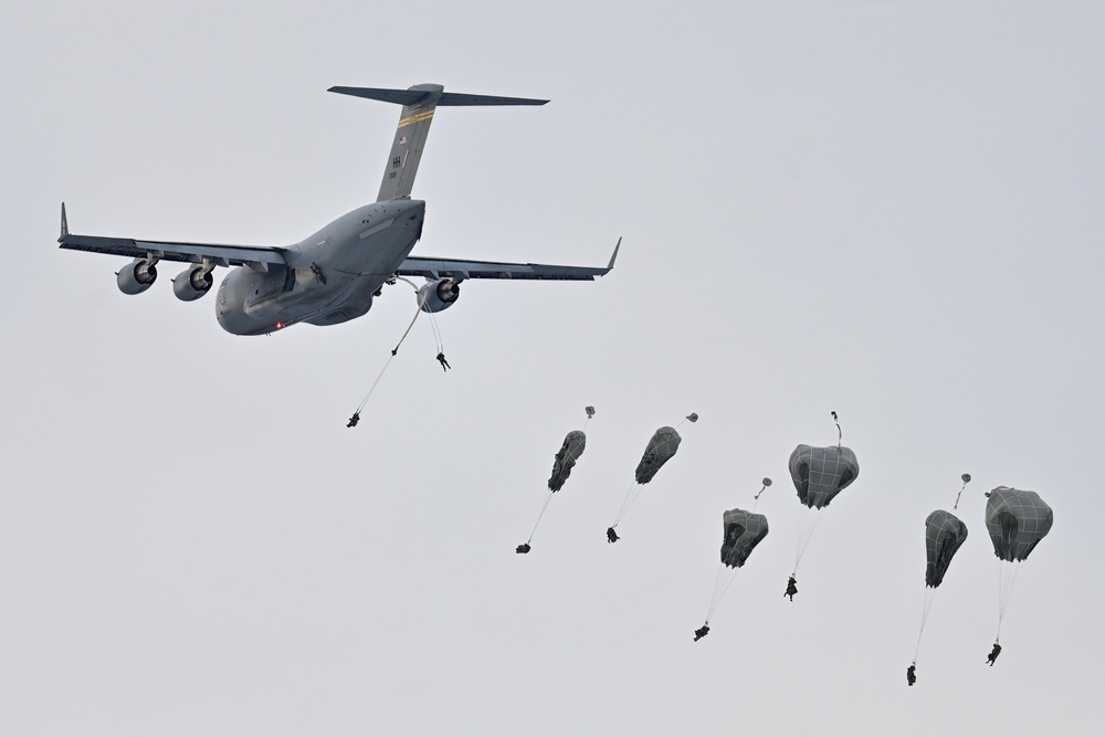 Spartans hone airborne skills