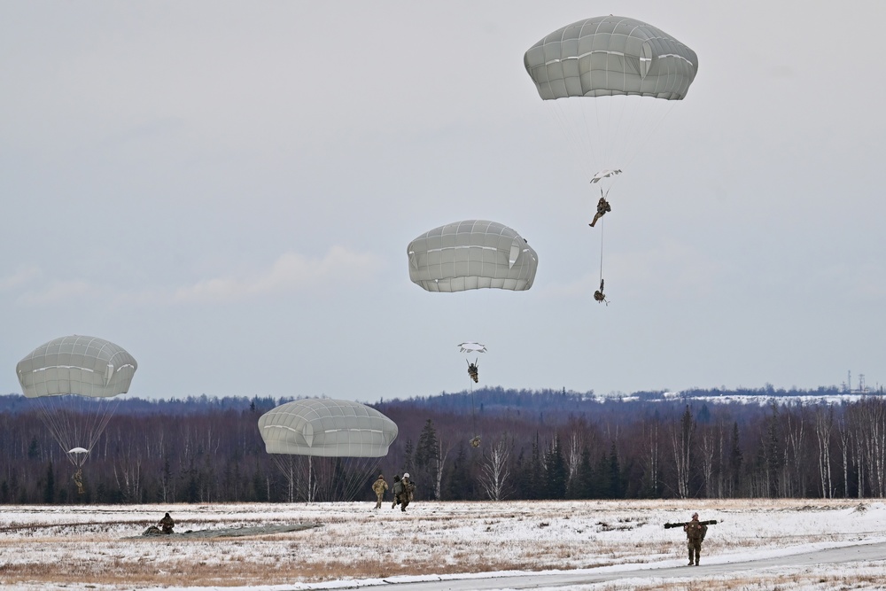 Spartans hone airborne skills