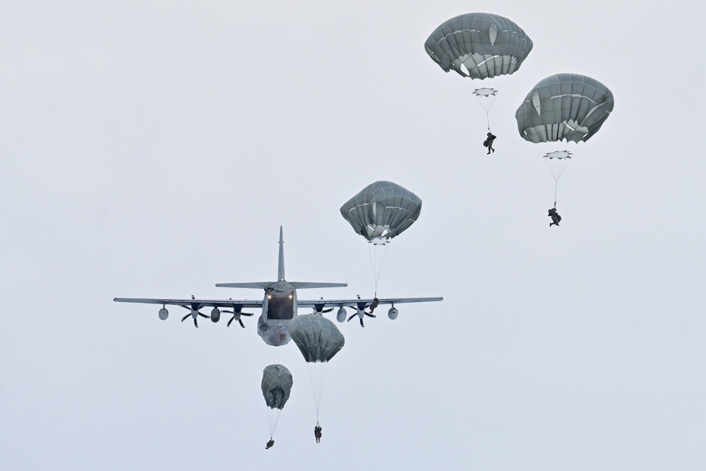 Spartans hone airborne skills