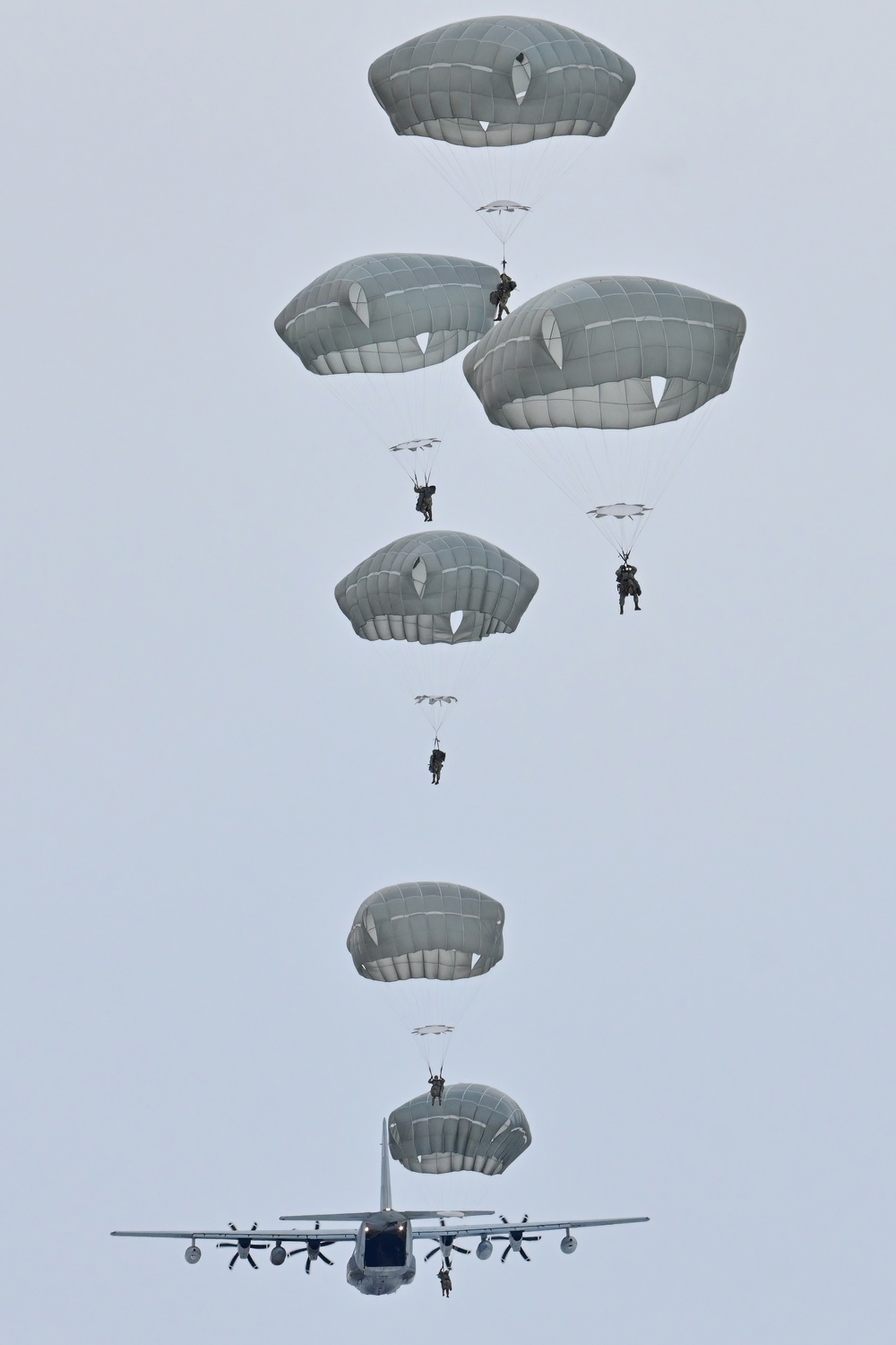 Spartans hone airborne skills