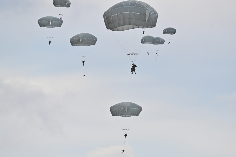 Spartans hone airborne skills