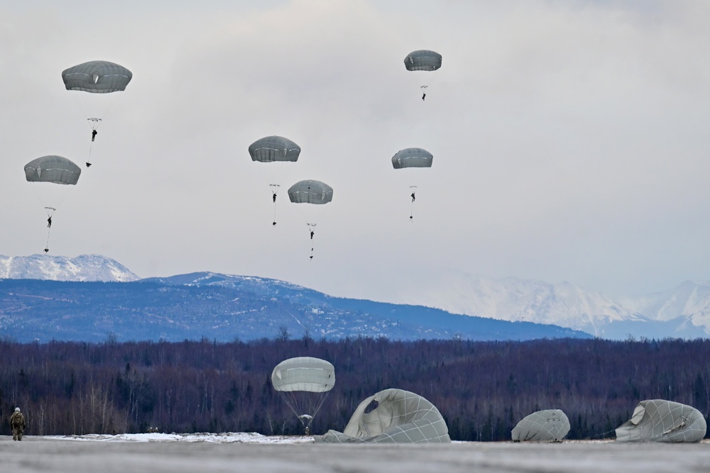 Spartans hone airborne skills