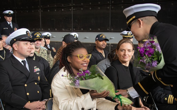 USS New Orleans (LPD 18) Conducts Change of Command Ceremony