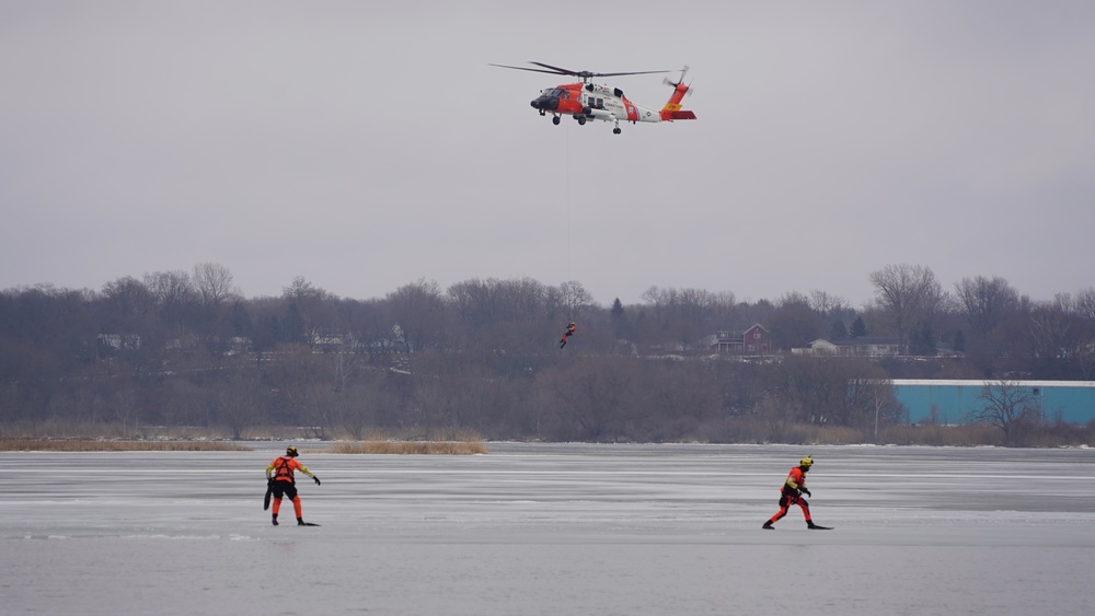 Dvids - Images - Station Manistee Conducts Ice Helo Ops With Air 