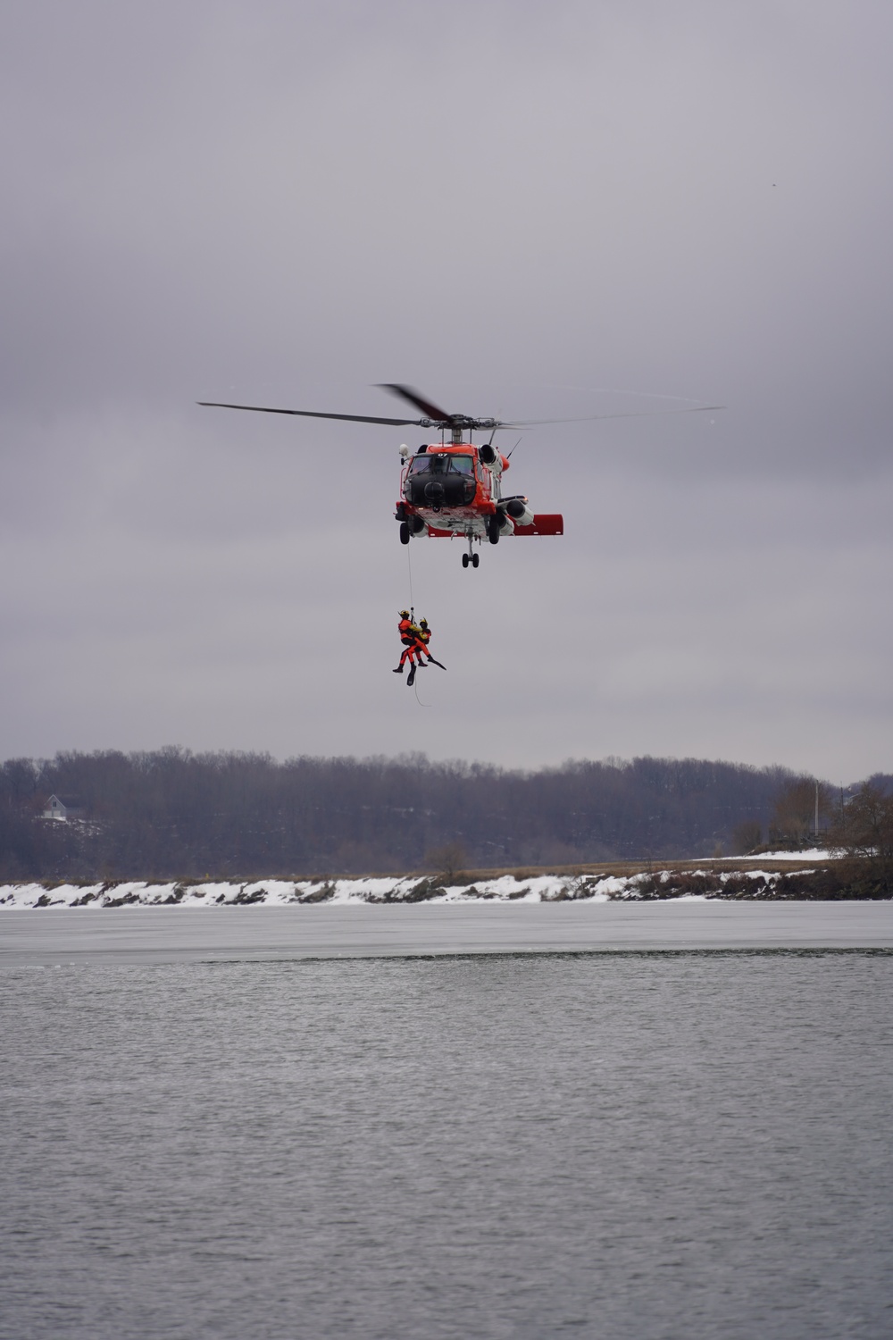 DVIDS - Images - Station Manistee Conducts Ice Helo Ops with Air ...