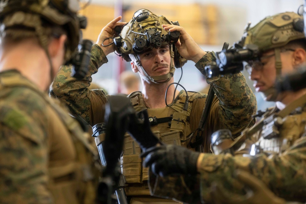 Marines Prepare for Visit, Board, Search and Seizure Drill