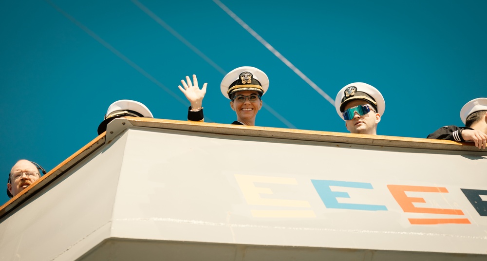 USS THOMAS HUDNER (DDG 116) RETURNS HOME