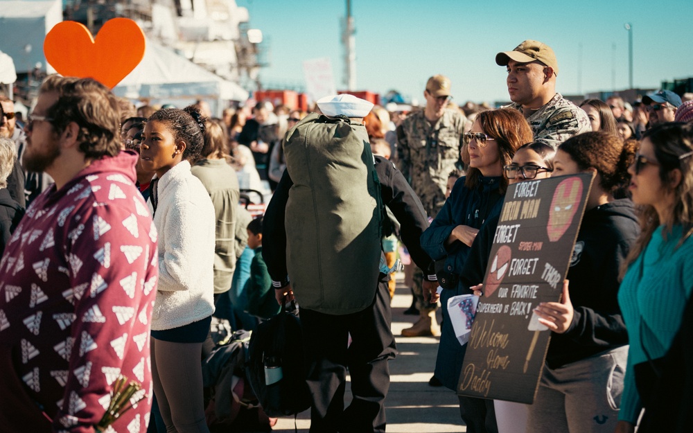 USS THOMAS HUDNER (DDG 116) RETURNS HOME
