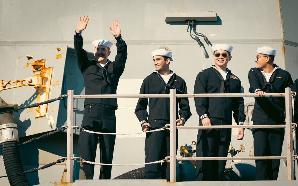 USS THOMAS HUDNER (DDG 116) RETURNS HOME