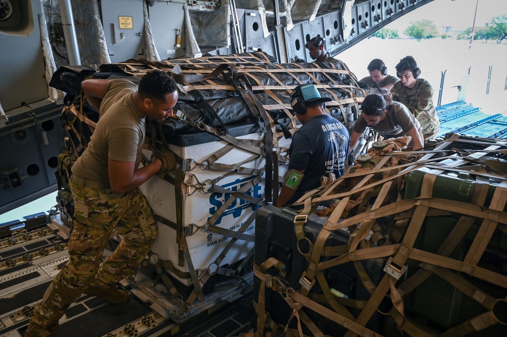 Air Force Reserve airlifts Army assets to New Zealand for exercise