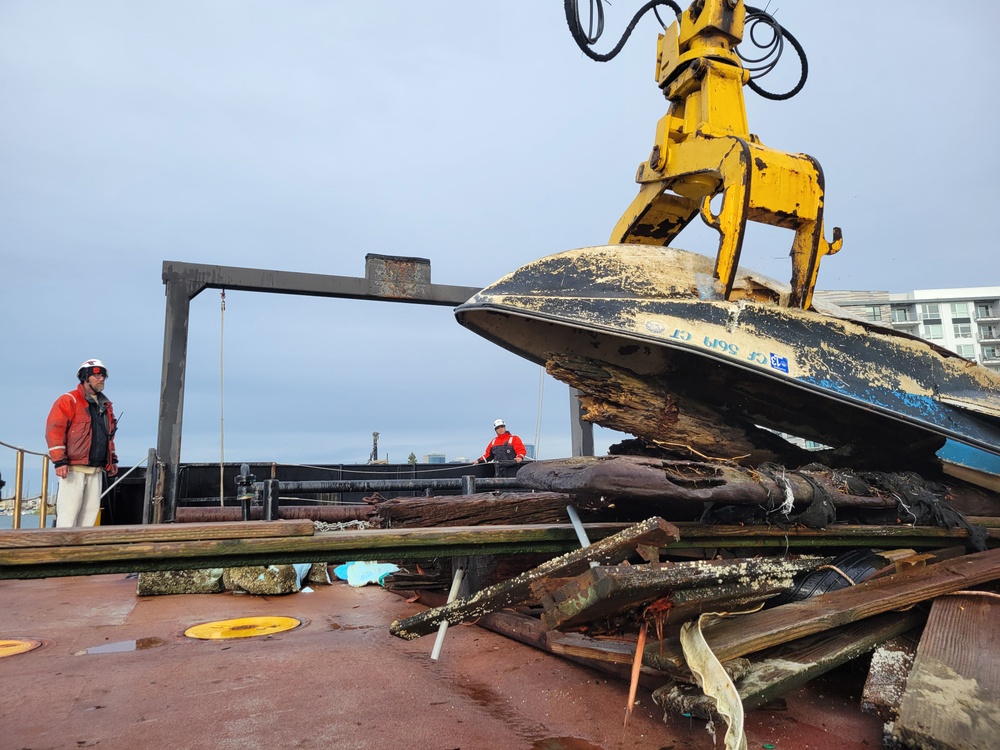 Raccoon crew removes hazards in Oakland