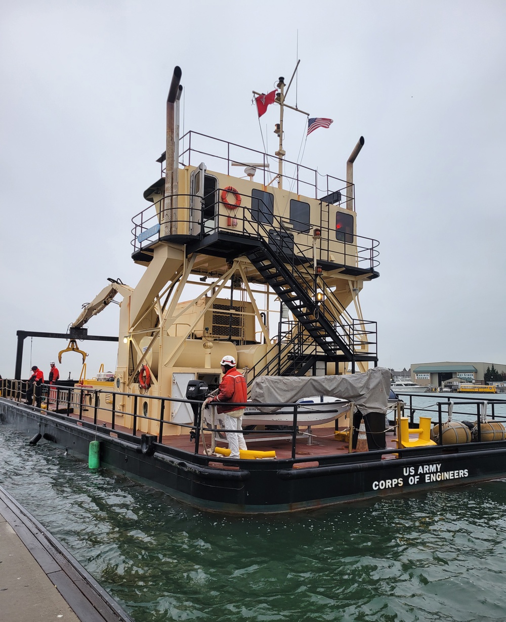 Raccoon crew removes hazards in Oakland