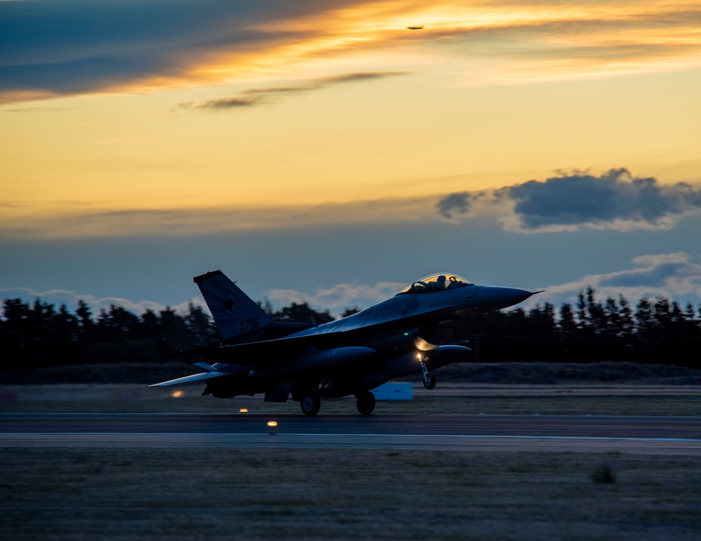 PACAF F-16 Demo Team participates in Warbirds over Wanaka 2024