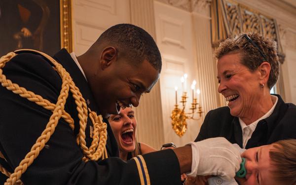Army Military Aide to the President Engages with Family