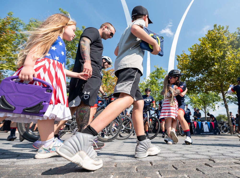 Air Force Wounded Warrior cycles to support fellow wounded Airmen