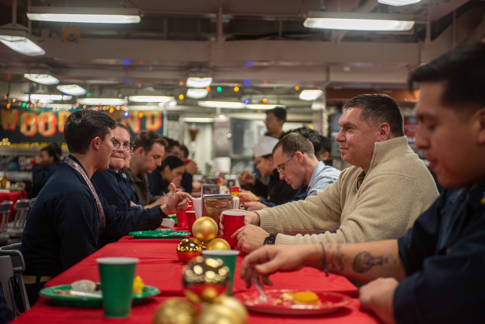 USS Ronald Reagan (CVN 76) hosts a Christmas meal