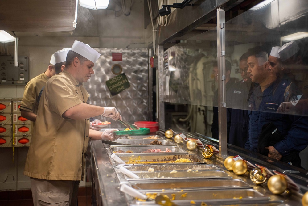 USS Ronald Reagan (CVN 76) hosts a Christmas meal