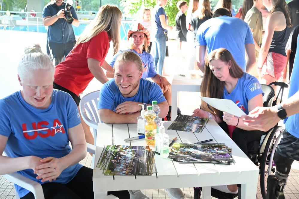 Paralympic swim team visits USAG Stuttgart