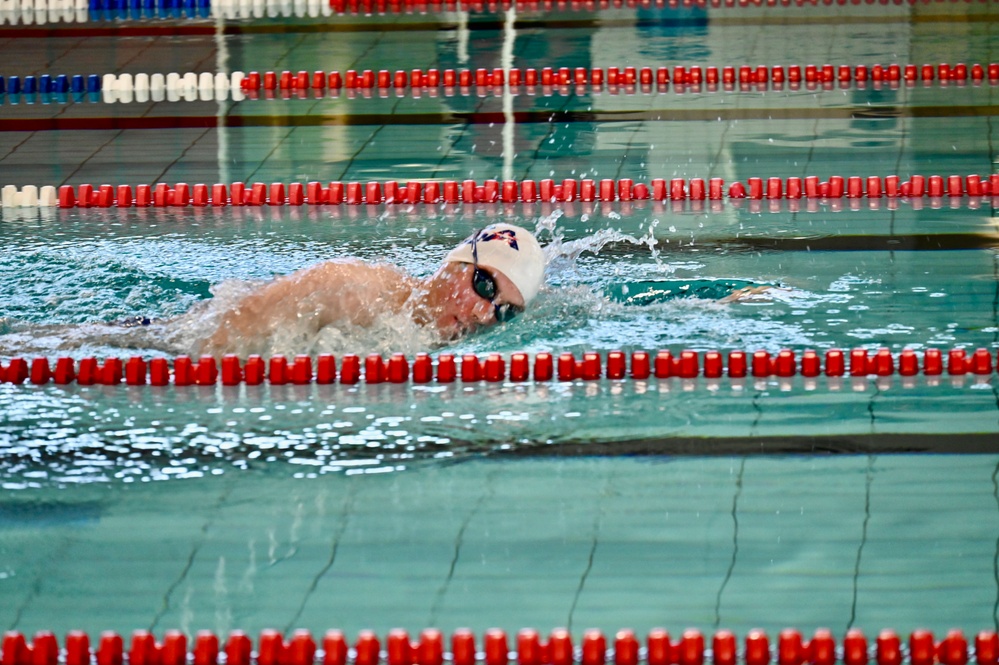 Paralympic swim team visits USAG Stuttgart