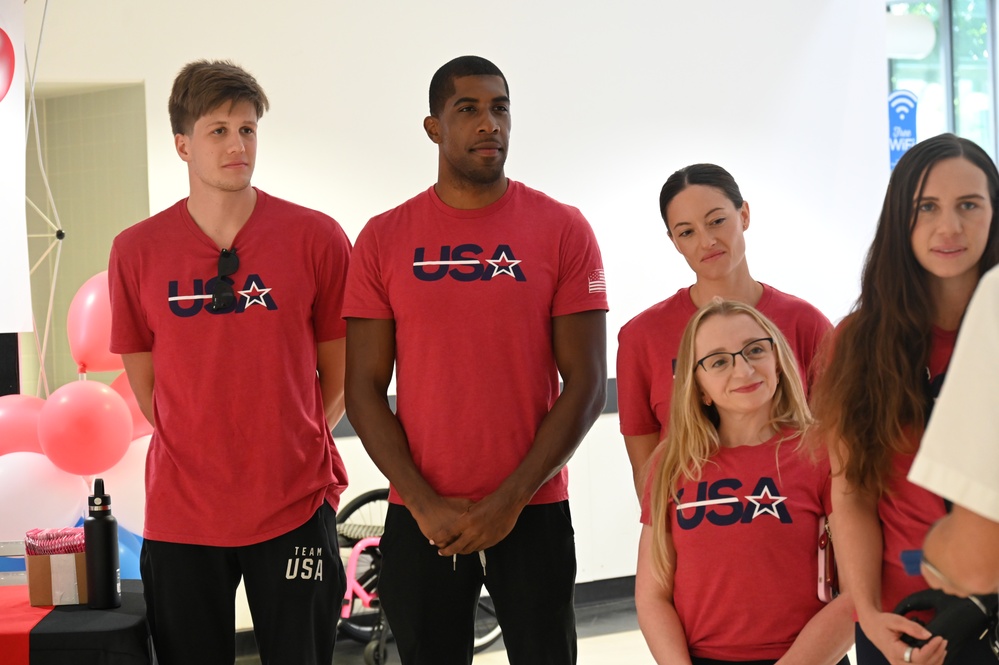 Paralympic swim team visits USAG Stuttgart