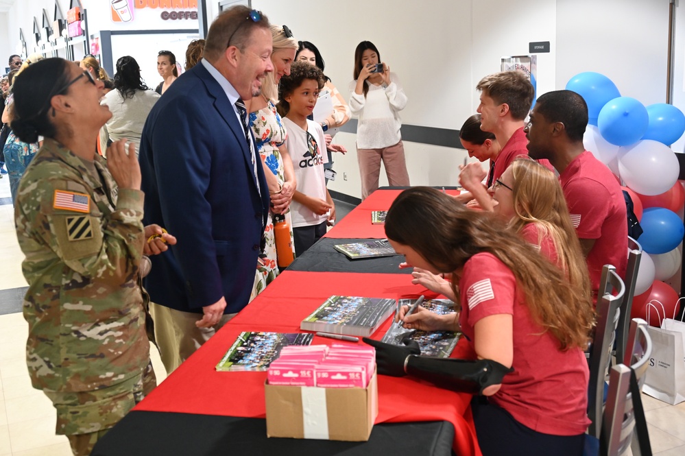 Paralympic swim team visits USAG Stuttgart