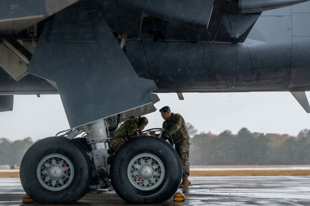 908th Aeromedical Evacuation Squadron  members get ride from 349th Air Mobility Wing Aircrew