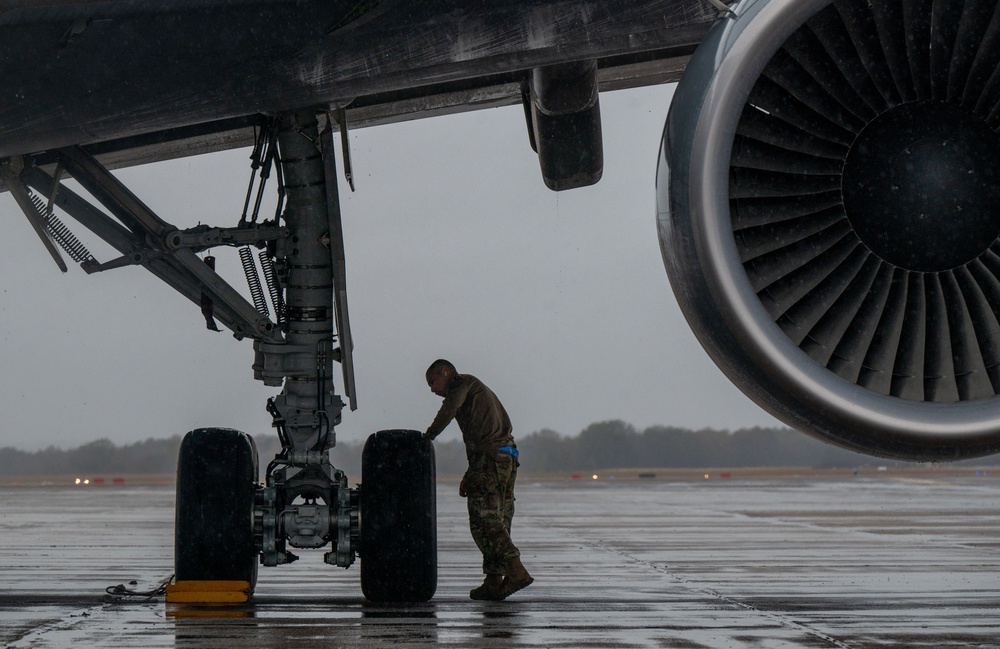 908th Aeromedical Evacuation Squadron  members get ride from 349th Air Mobility Wing Aircrew