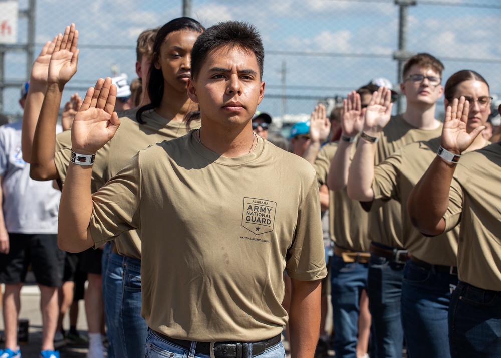DVIDS - Images - Recruits enlist into the Alabama National Guard at ...