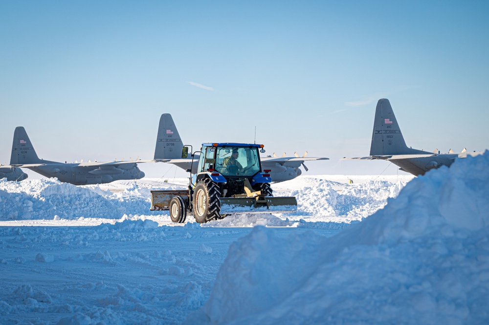 Snow snow everywhere, let's get these Herc's in the air