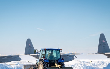 Snow snow everywhere, let's get these Herc's in the air