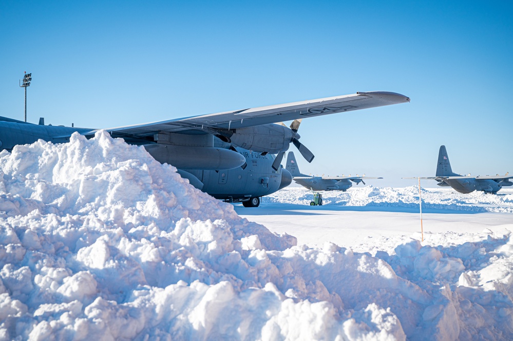 Snow snow everywhere, let's get these Herc's in the air