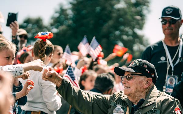 Children Welcoming WWII Vets