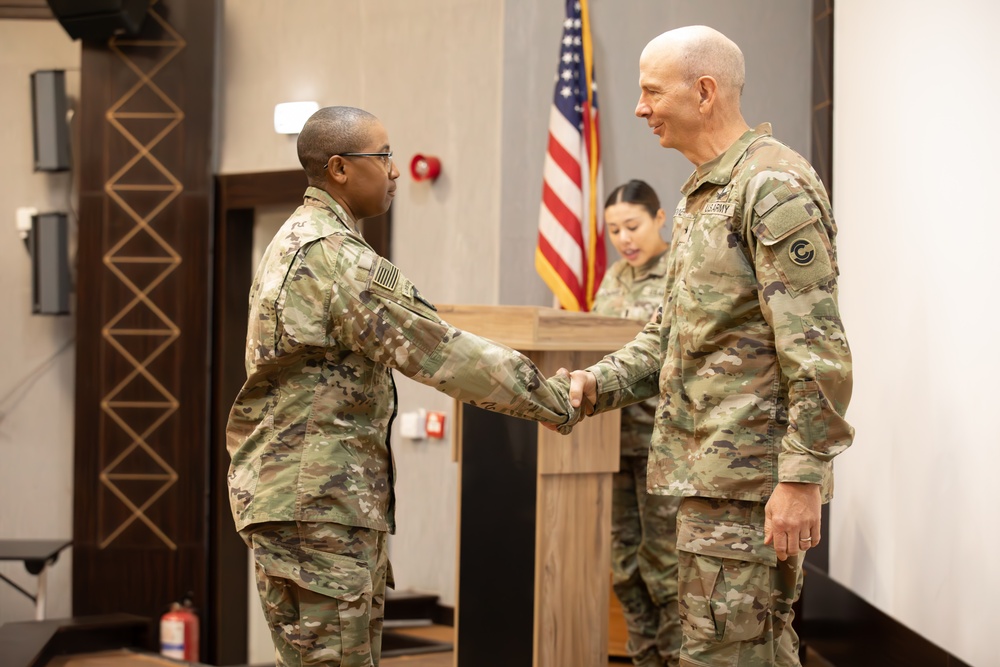 CONG Land Component Commander visits Colorado Soldiers overseas