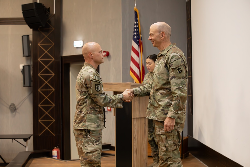 CONG Land Component Commander visits Colorado Soldiers overseas