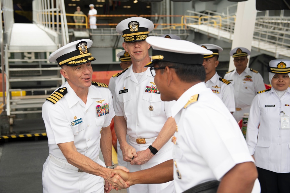 Carl Vinson Hosts Royal Malaysian Navy and Ministry of Defence