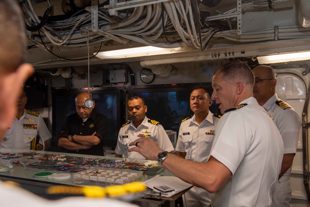 Carl Vinson Hosts Royal Malaysian Navy and Ministry of Defence