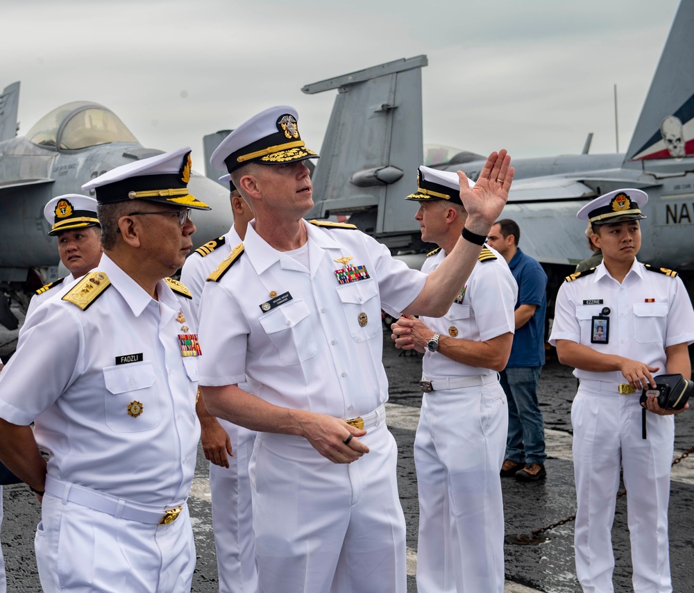 Carl Vinson Hosts Royal Malaysian Navy and Ministry of Defence