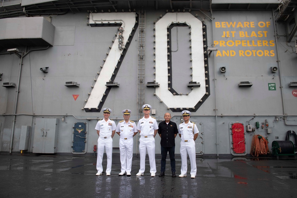 Carl Vinson Hosts Royal Malaysian Navy and Ministry of Defence