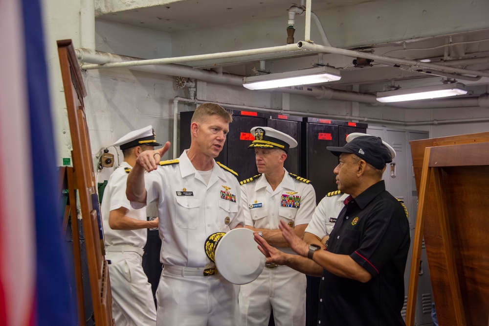 Carl Vinson Hosts Royal Malaysian Navy and Ministry of Defence