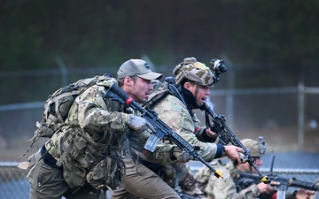 Green Beret Candidates Participate in Robin Sage Exercise