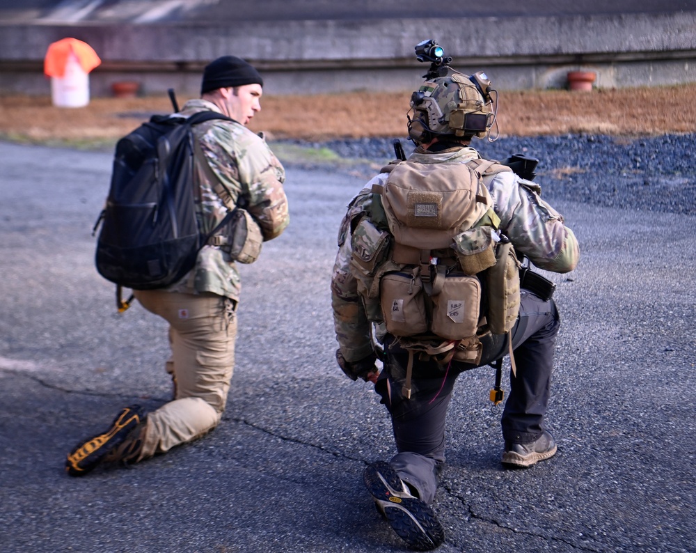 Green Beret Candidates Participate in Robin Sage Exercise