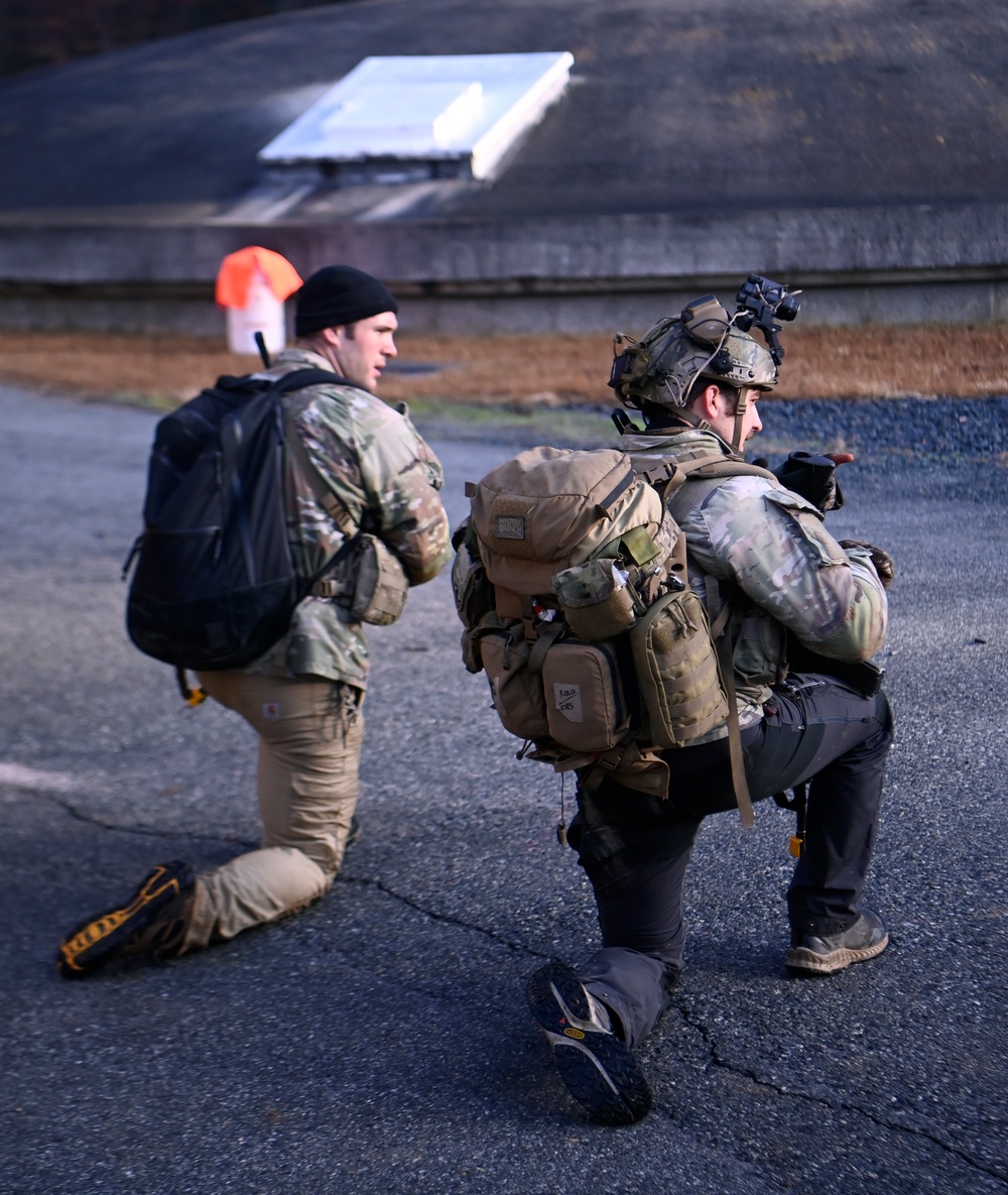 Green Beret Candidates Participate in Robin Sage Exercise