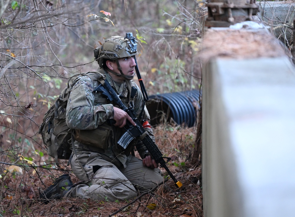 Green Beret Candidates Participate in Robin Sage Exercise