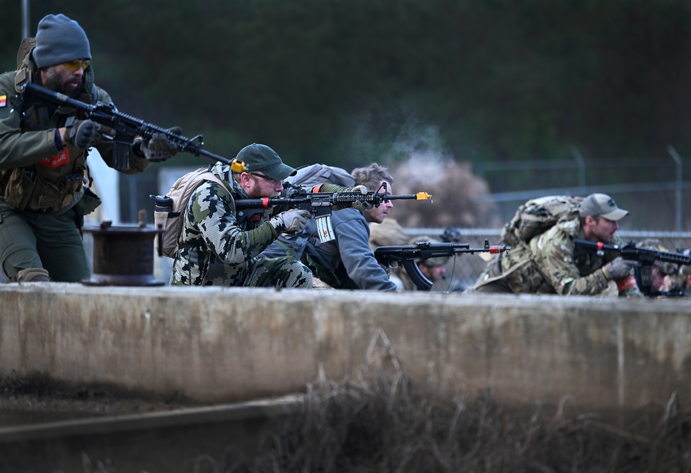 Green Beret Candidates Participate in Robin Sage Exercise