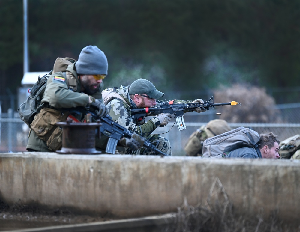 Green Beret Candidates Participate in Robin Sage Exercise