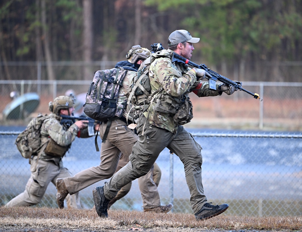 Green Beret Candidates Participate in Robin Sage Exercise