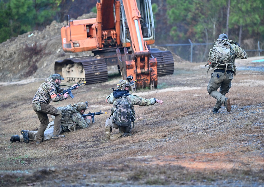 Green Beret Candidates Participate in Robin Sage Exercise