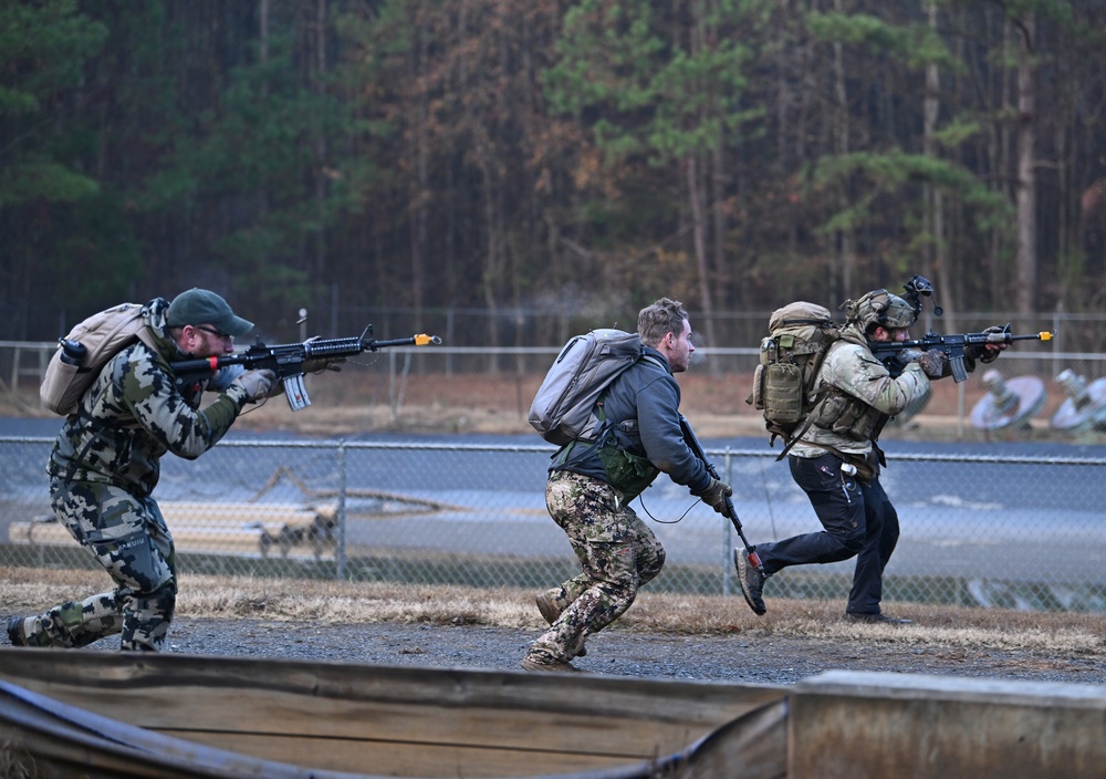 Green Beret Candidates Participate in Robin Sage Exercise