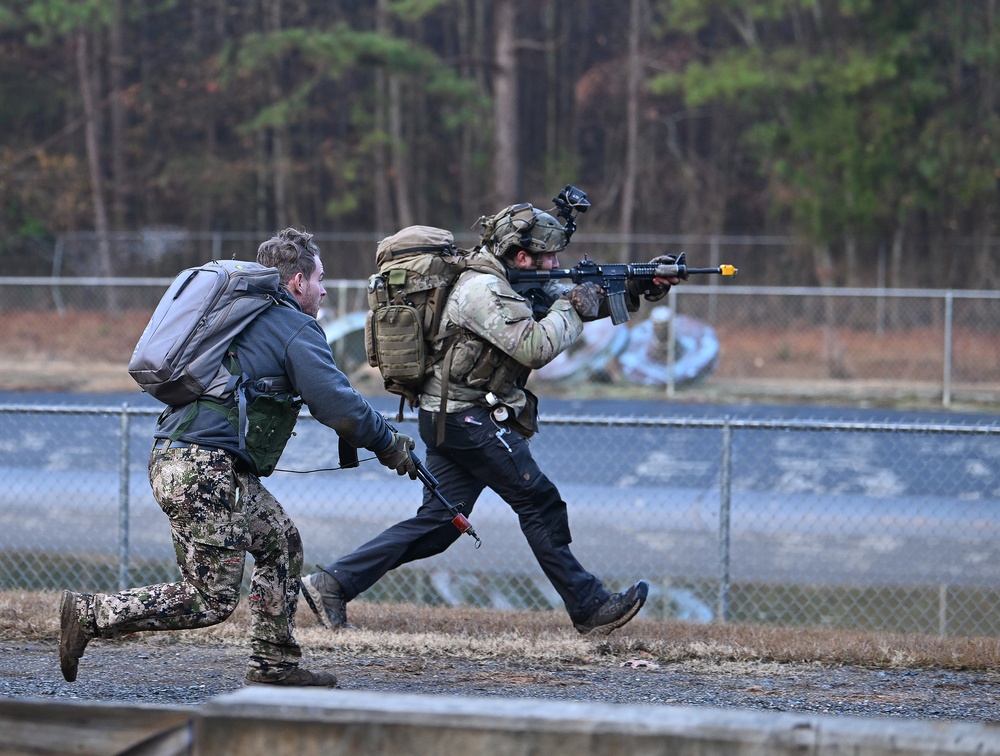 Green Beret Candidates Participate in Robin Sage Exercise